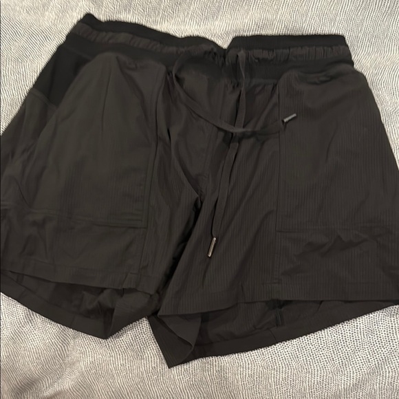 Woman’s lululemon license to train shorts - Picture 1 of 8